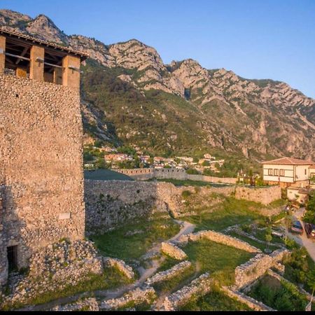 Rooms Emiliano Castle Of Kruja ภายนอก รูปภาพ