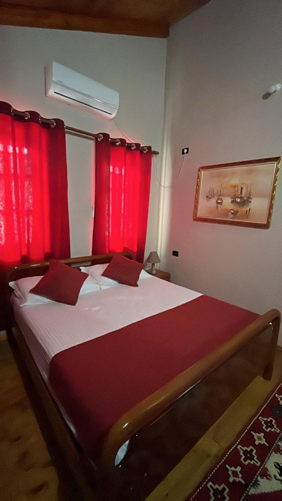 Rooms Emiliano Castle Of Kruja ภายนอก รูปภาพ
