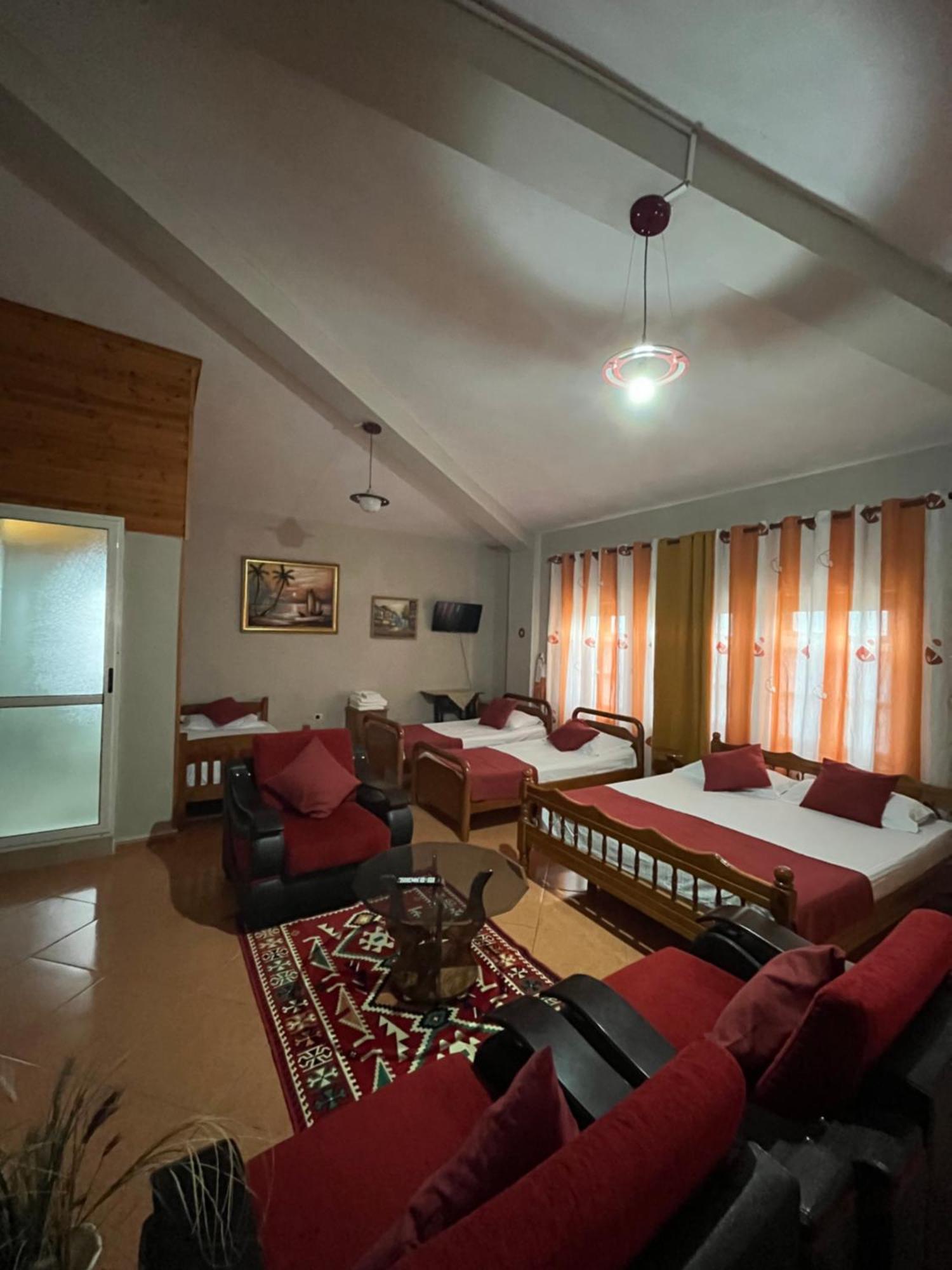 Rooms Emiliano Castle Of Kruja ภายนอก รูปภาพ
