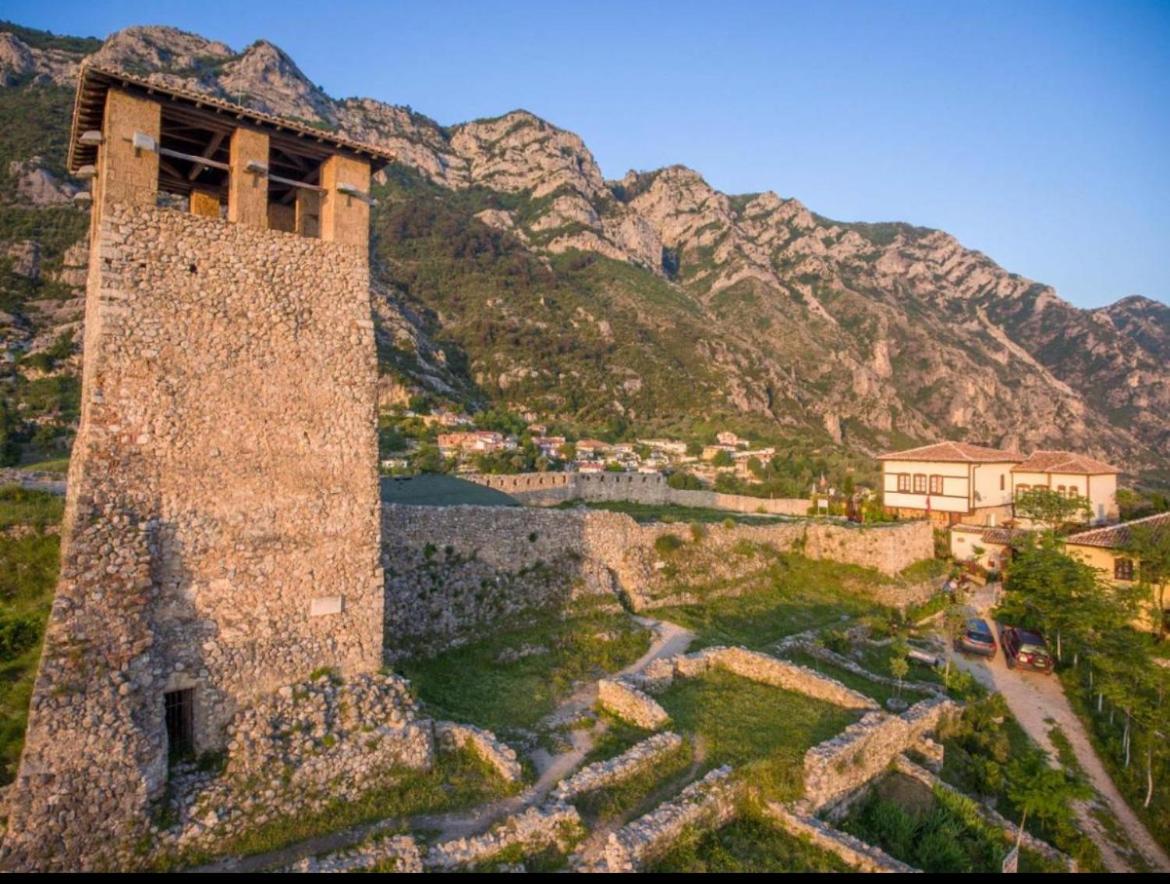 Rooms Emiliano Castle Of Kruja ภายนอก รูปภาพ