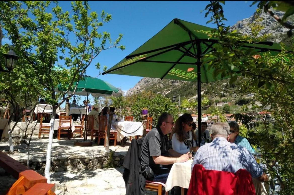 Rooms Emiliano Castle Of Kruja ภายนอก รูปภาพ