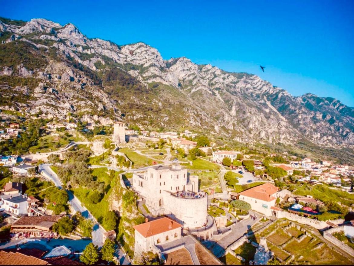 Rooms Emiliano Castle Of Kruja ภายนอก รูปภาพ