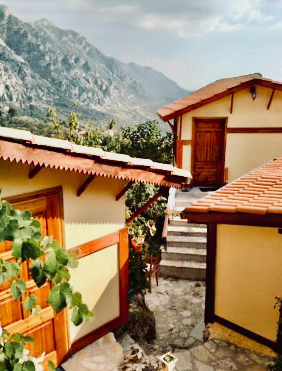 Rooms Emiliano Castle Of Kruja ภายนอก รูปภาพ