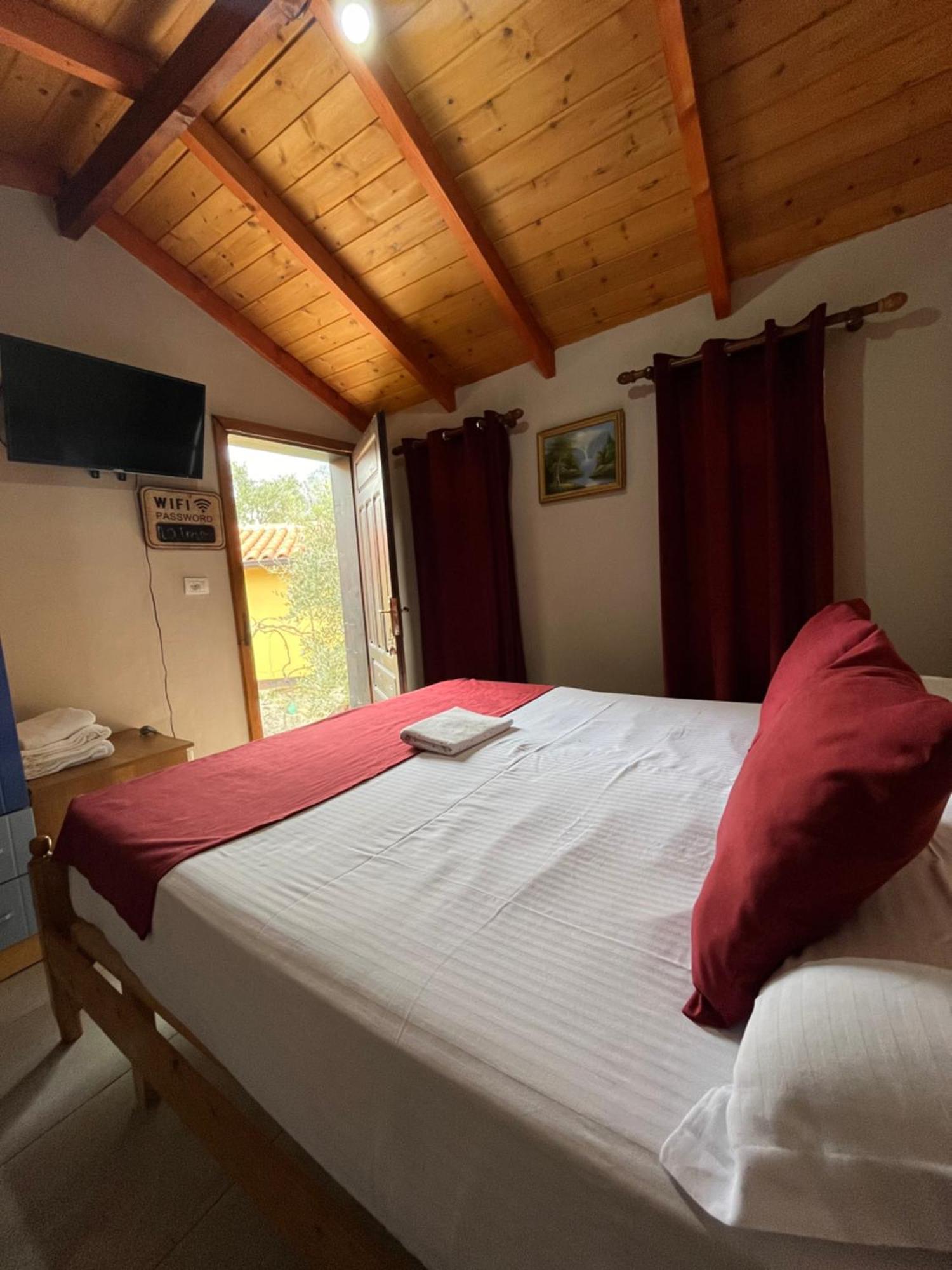 Rooms Emiliano Castle Of Kruja ภายนอก รูปภาพ