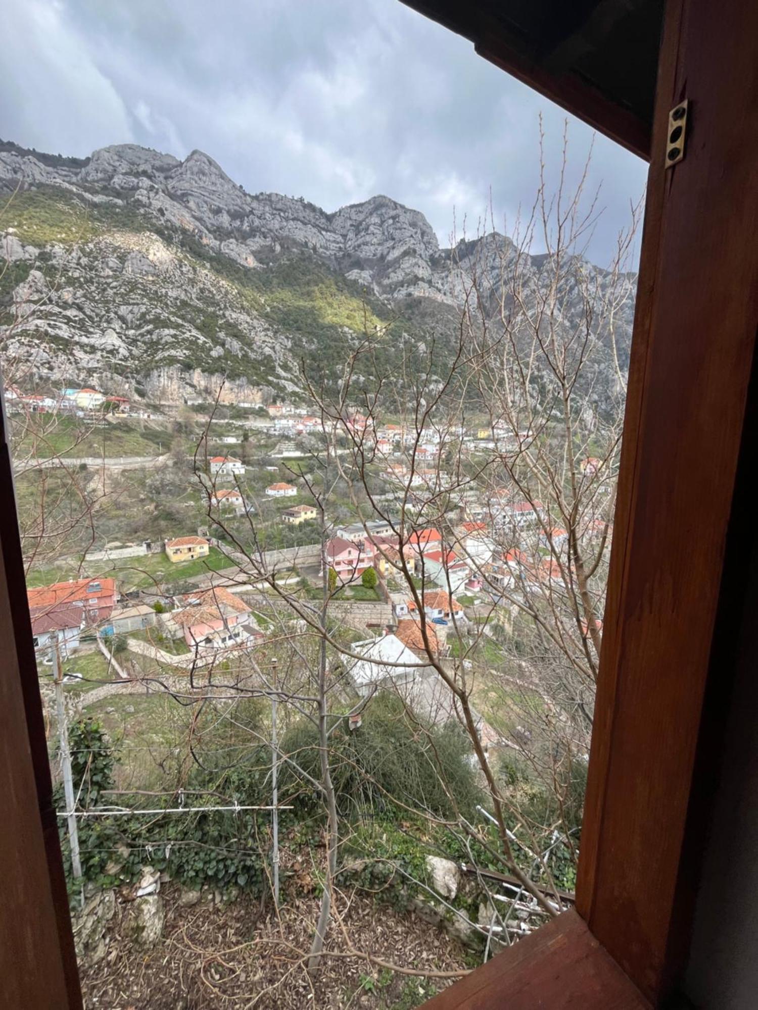 Rooms Emiliano Castle Of Kruja ภายนอก รูปภาพ
