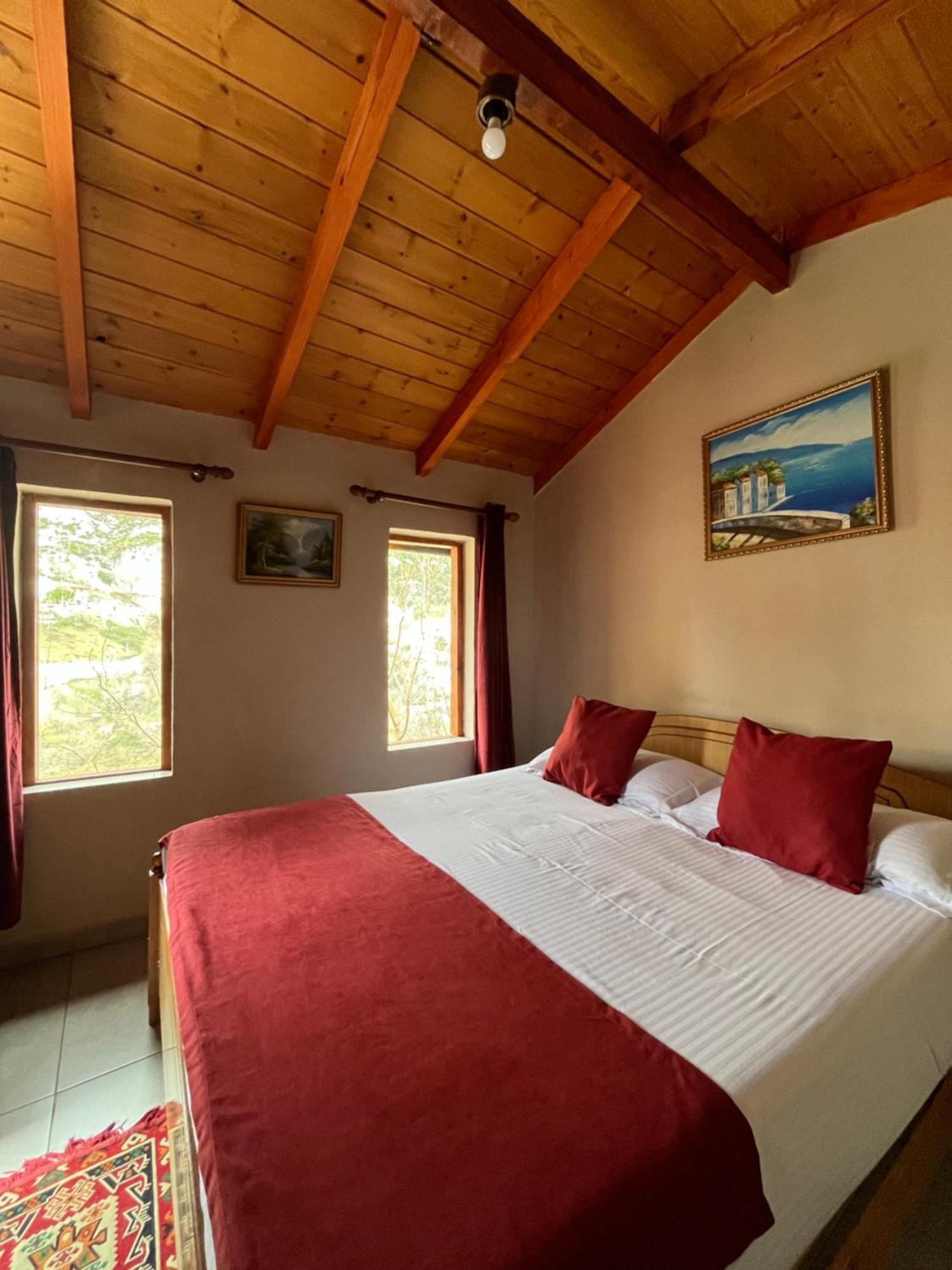 Rooms Emiliano Castle Of Kruja ภายนอก รูปภาพ