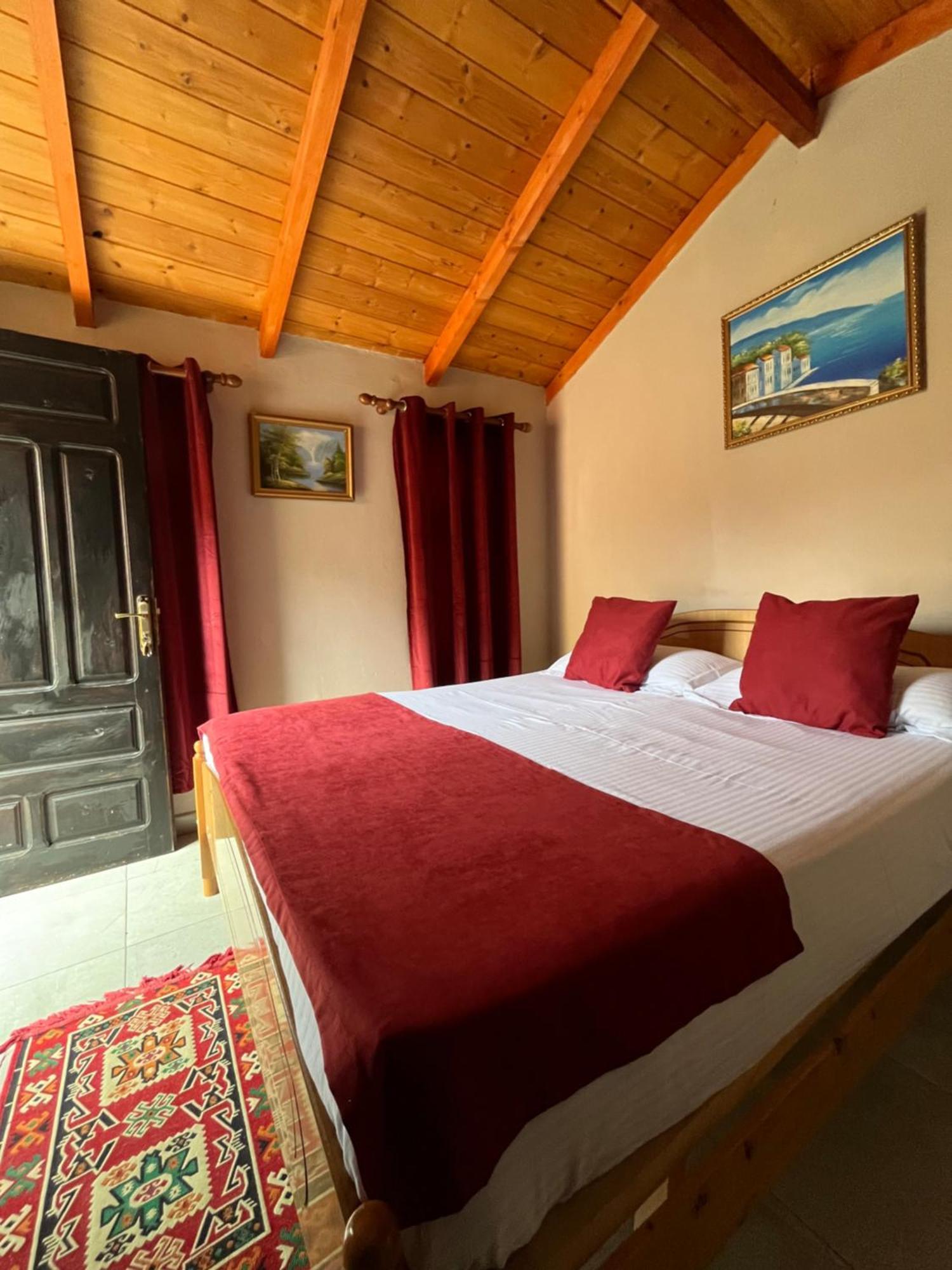 Rooms Emiliano Castle Of Kruja ภายนอก รูปภาพ
